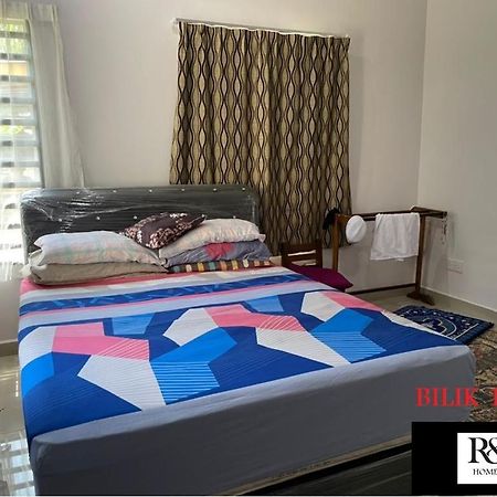 R & R Homestay Tanjung Karang 外观 照片