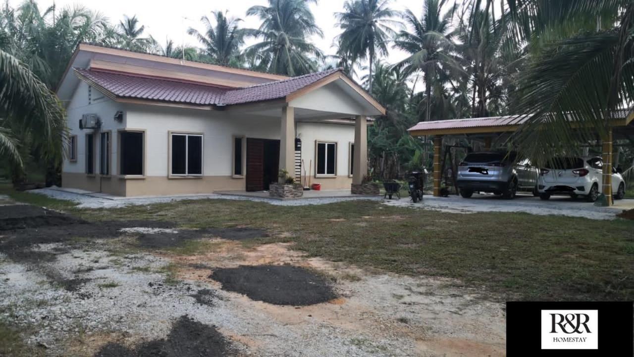 R & R Homestay Tanjung Karang 外观 照片