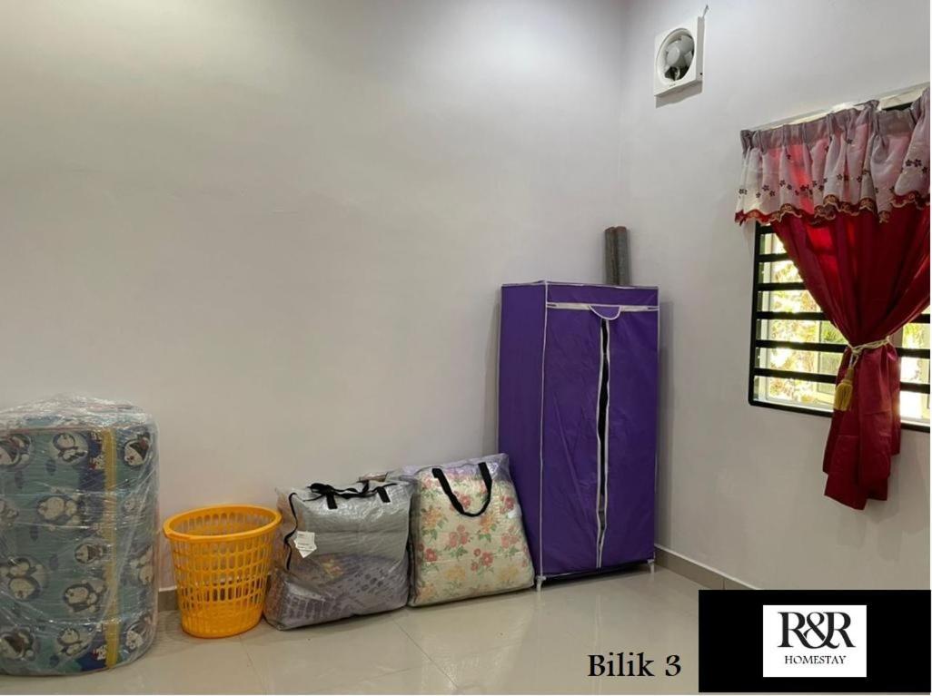 R & R Homestay Tanjung Karang 外观 照片